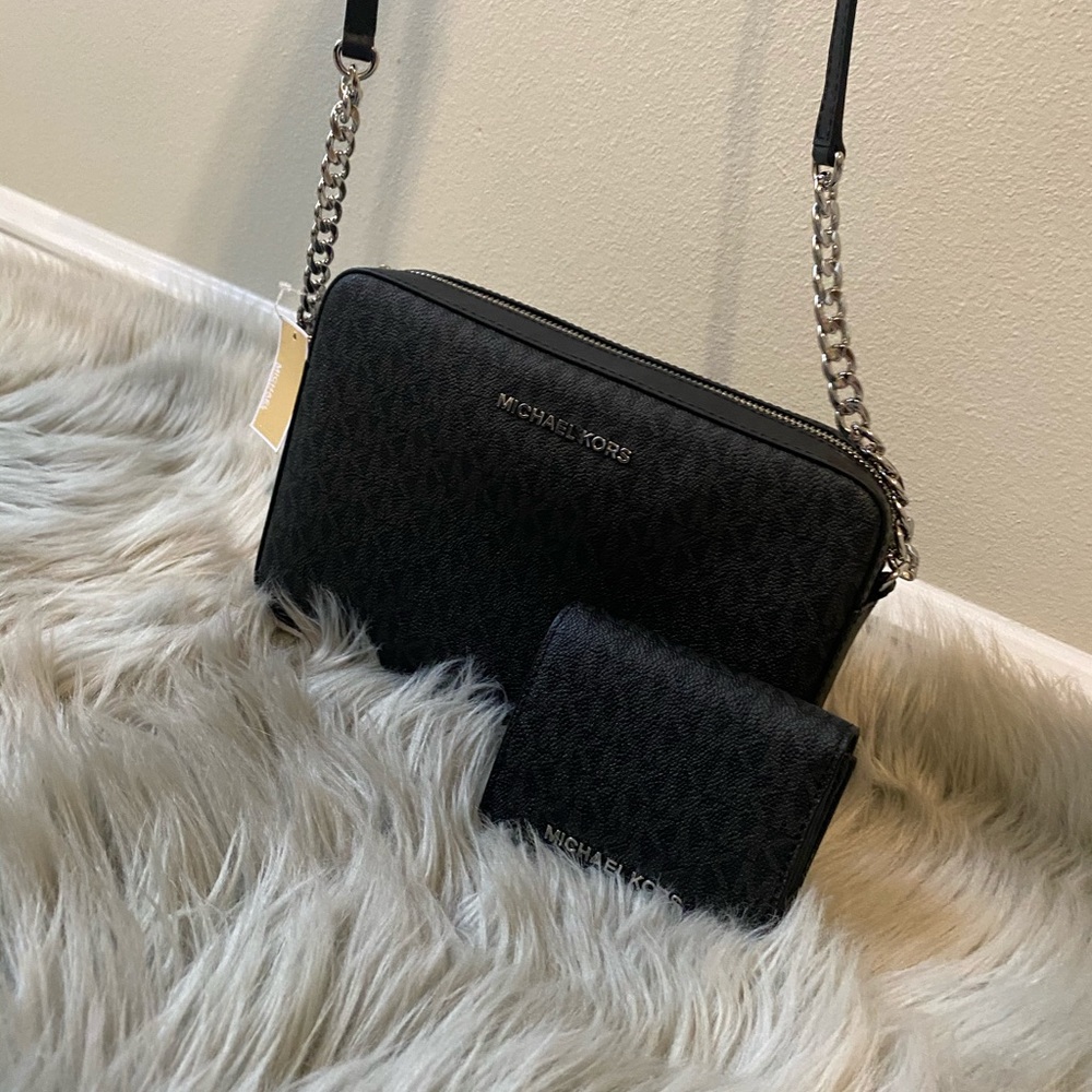 Michael Kors LG crossbody & matching wallet - Picture 2 of 7